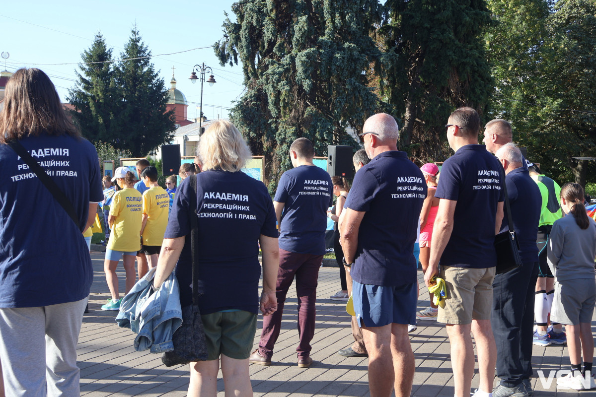 «Луцьк біжить за Героїв»: сотні містян долучилися до патріотичного забігу пам’яті. Фоторепортаж