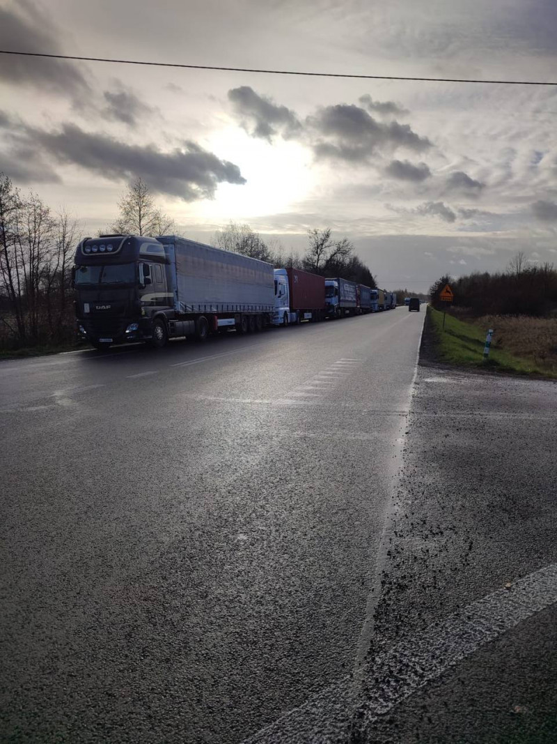 Понад 2 тисячі євро збитків за тиждень: луцький перевізник розповів про ситуацію на польському кордоні