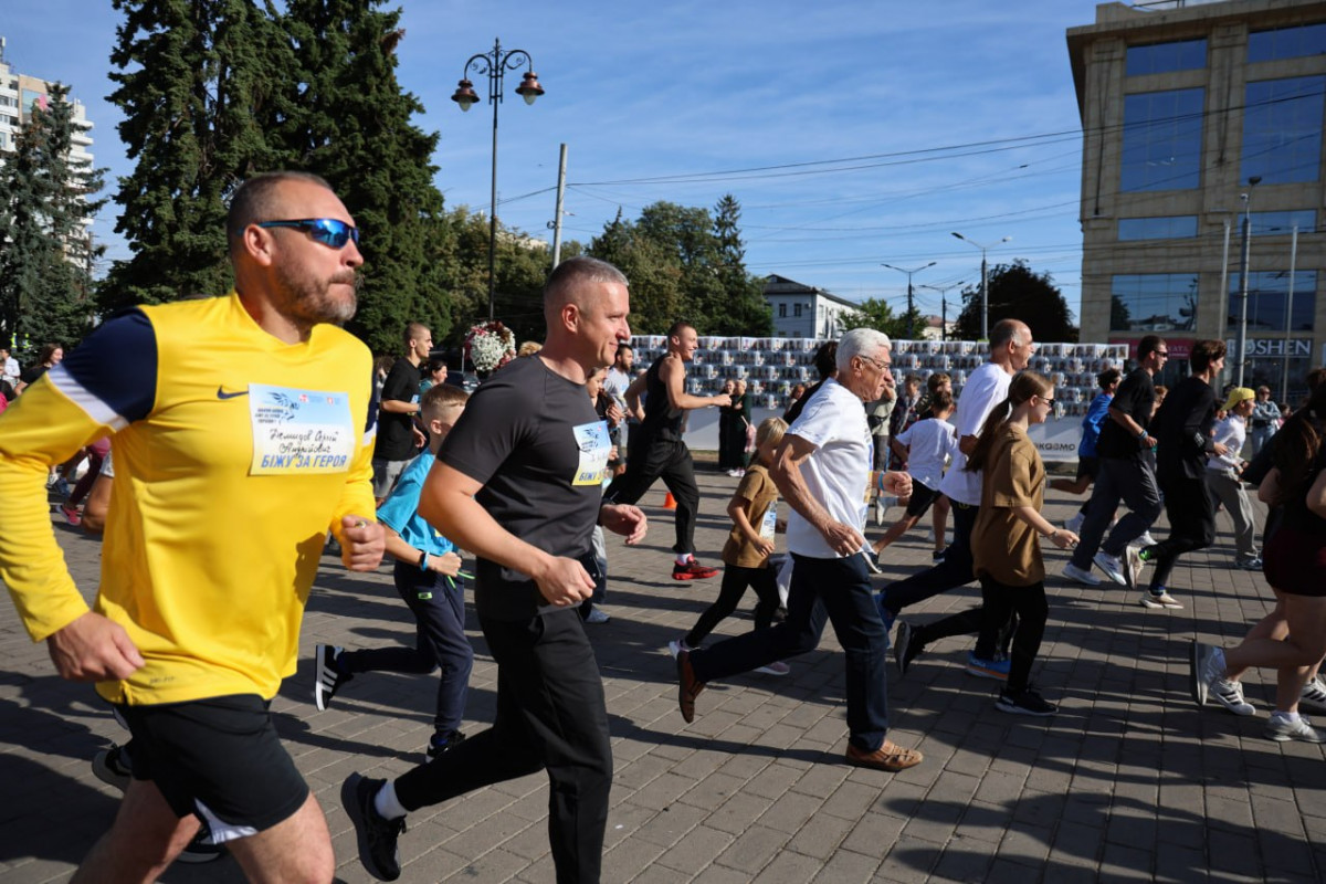 600 людей бігли за Героїв: у Луцьку відбувся патріотичний забіг