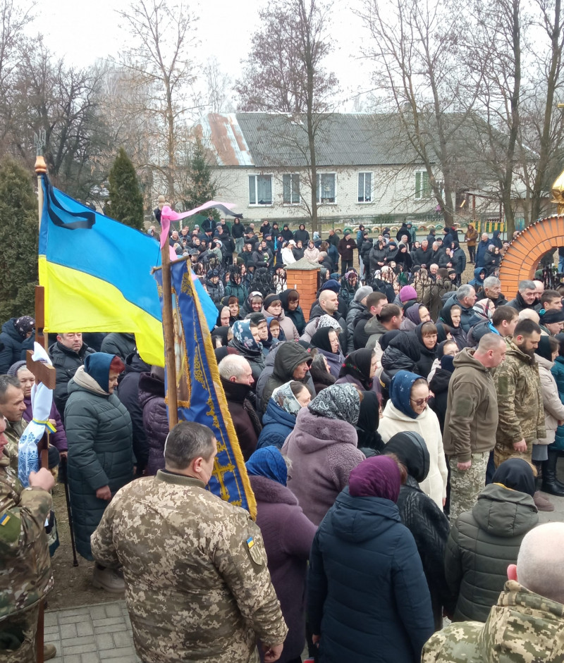 Герой, якого не судилося дочекатися живим: на Волині попрощалися з воїном Валентином Карпіком