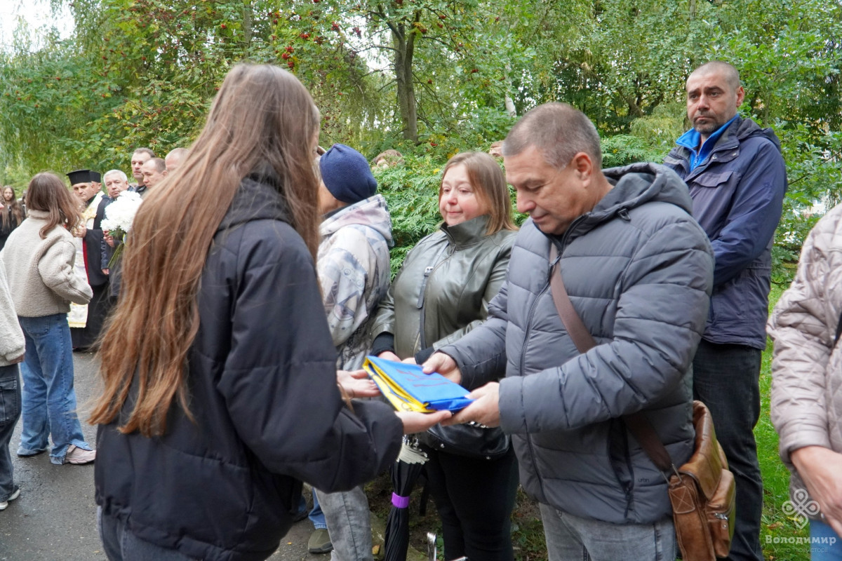 У Володимирі в гімназії №3 випускників-Героїв вшанували меморіальними дошками
