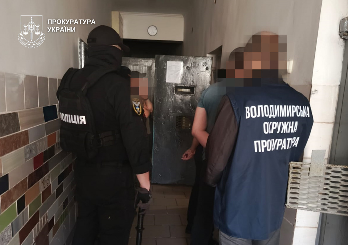 Волинянин постачав психотропи в СІЗО, маскуючи їх під цукерки: деталі справи