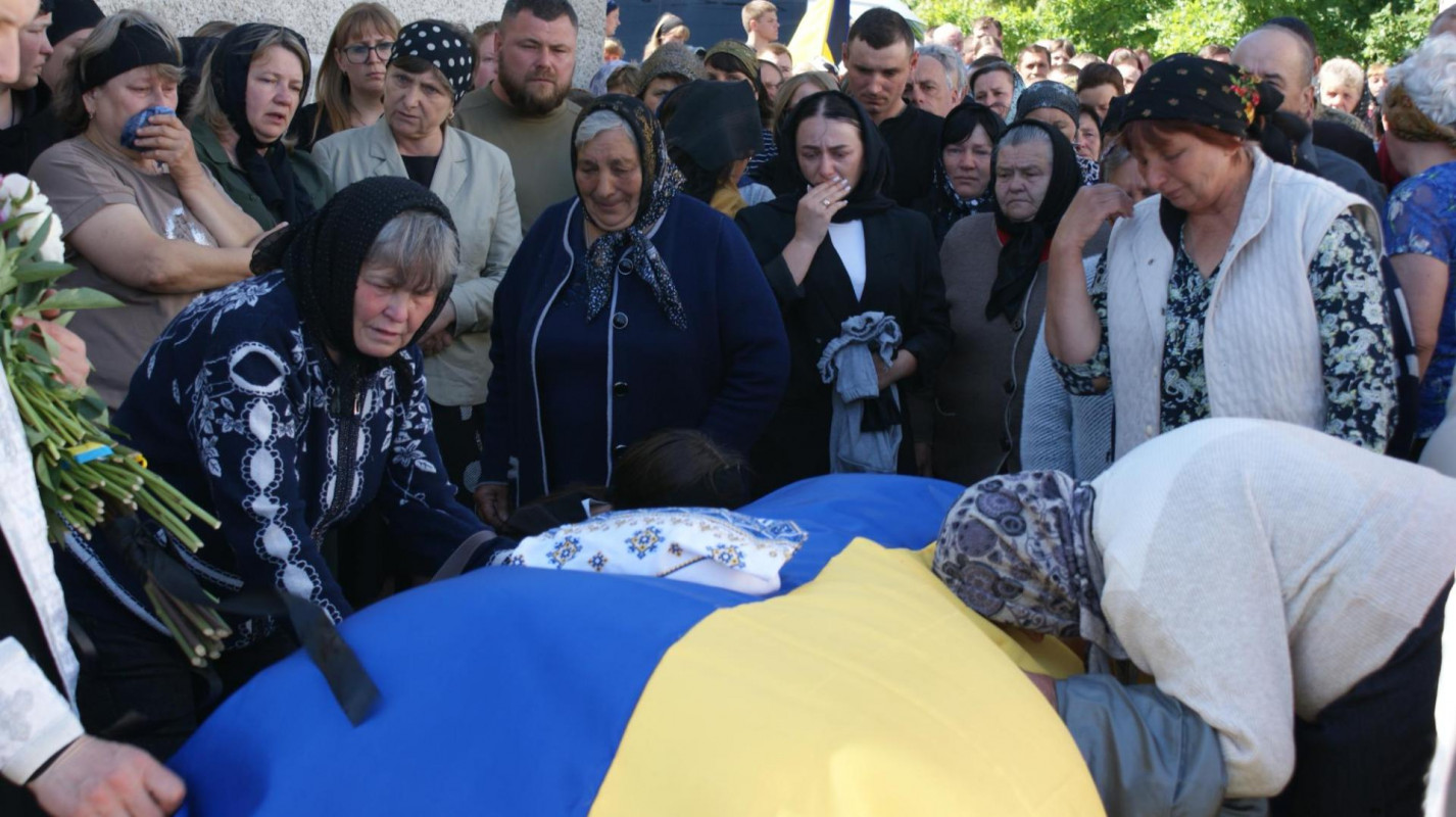 Назавжди 29: на Волині провели в останню дорогу захисника Анатолія Радчука