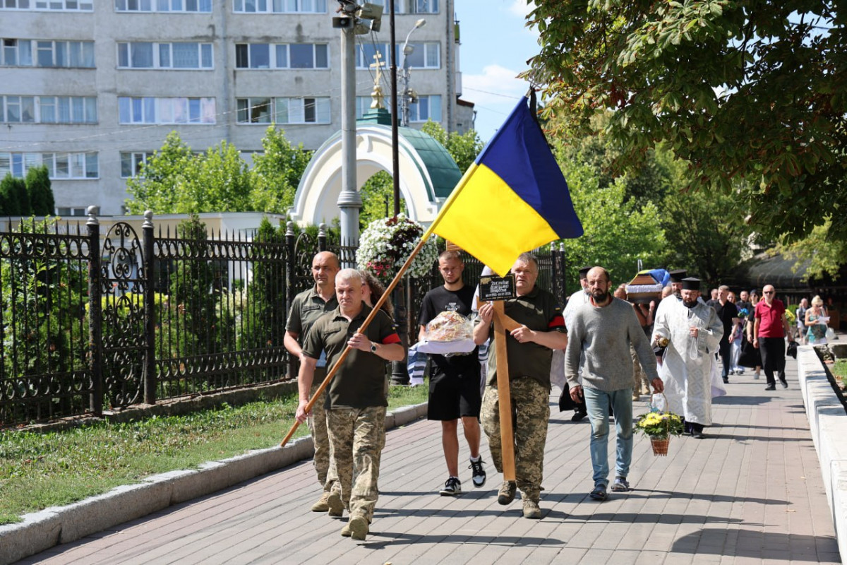 Не пережив бойових поранень: Луцьк попрощався із захисником Володимиром Ігнатовичем