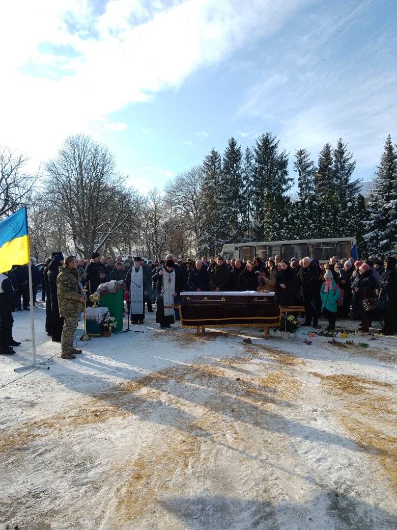 Загинув під час артилерійського обстрілу: у Луцькому районі попрощалися з Героєм Олександром Твердохлібом. Фото