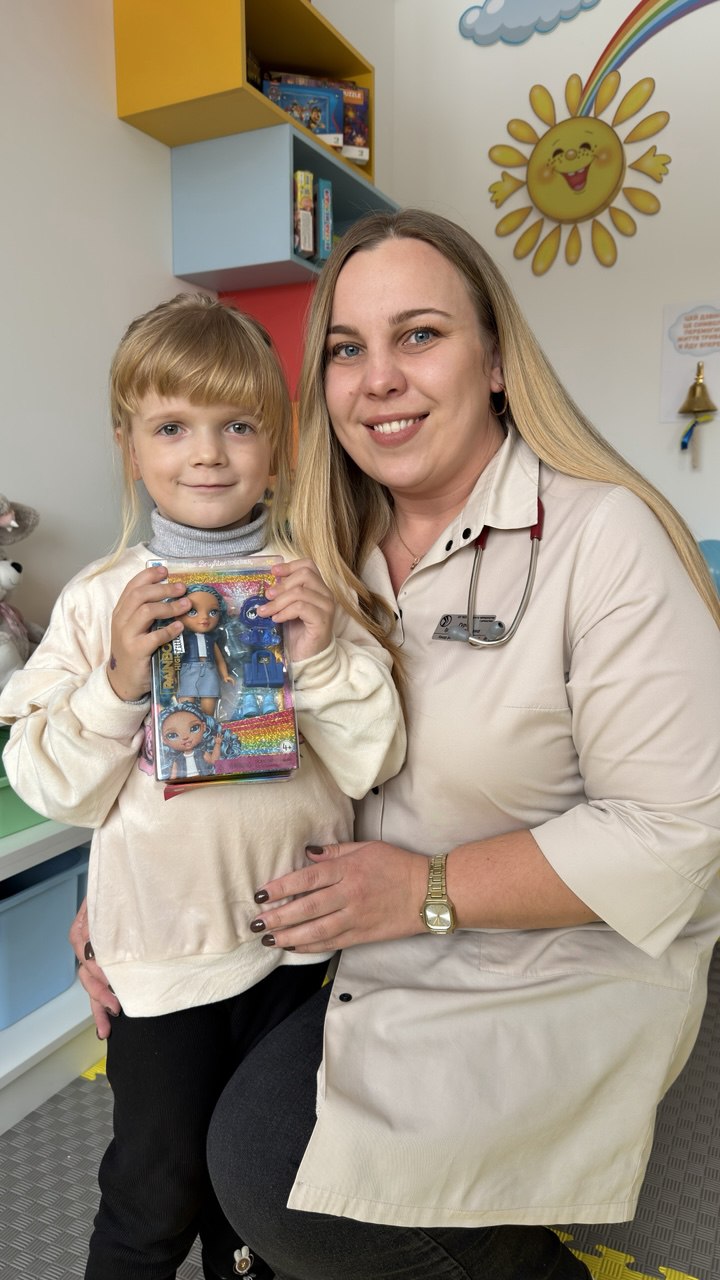 На Волині маленька Даринка бореться з двома рідкісними хворобами