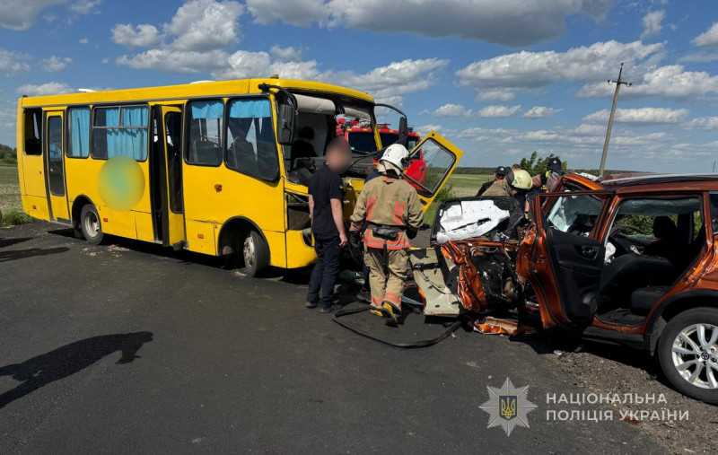 Жахлива ДТП на Волині: зіткнулися шкільний автобус та легковик, травмувалися діти