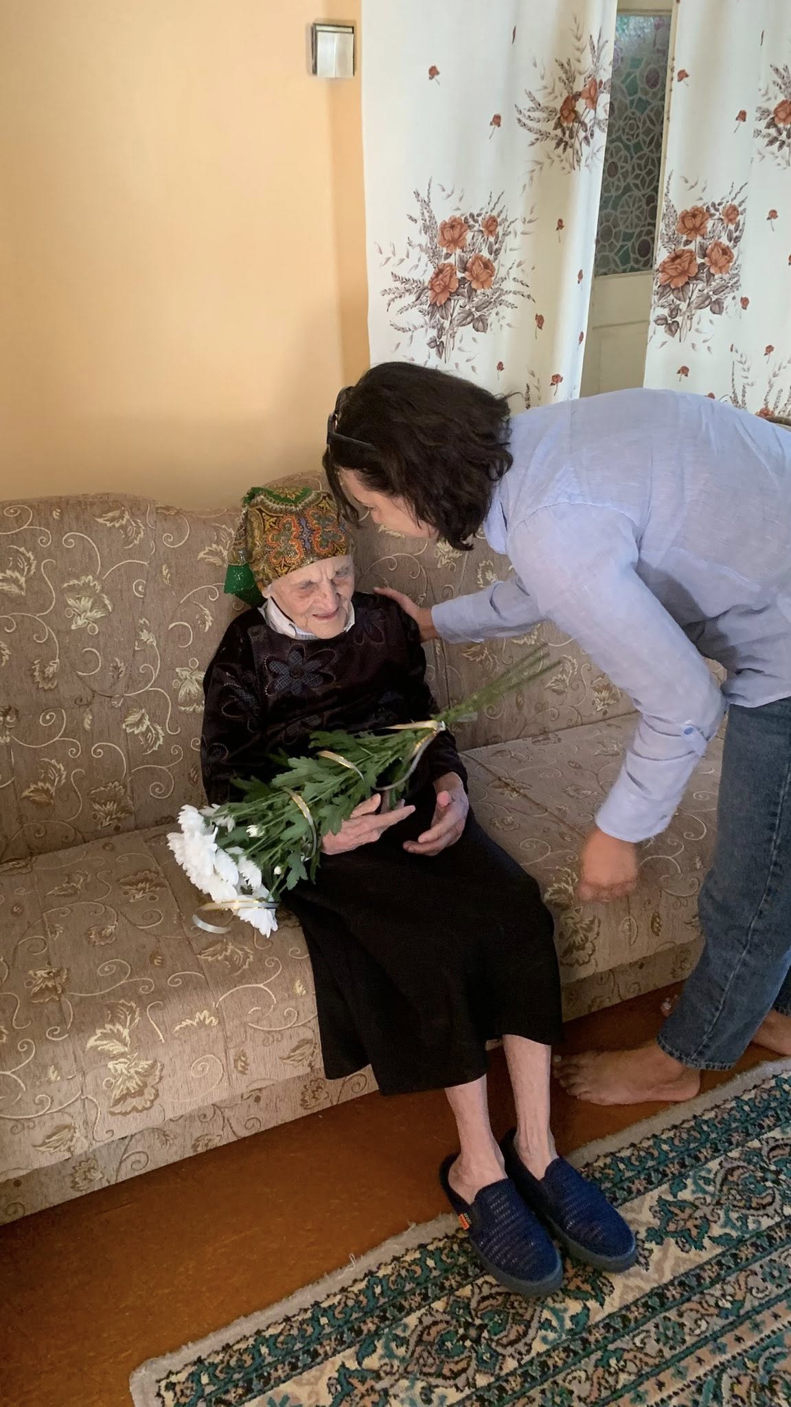 Виховала 4 дітей, має 11 онуків та 16 правнуків: бабуся з Волині відзначила 100-річний ювілей
