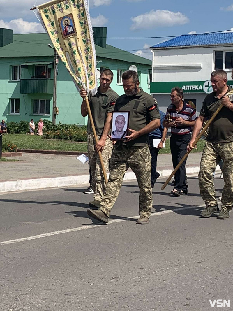 Недавно був вдома: у громаді на Волині попрощалися із 42-річним Героєм Юрієм Макаруком