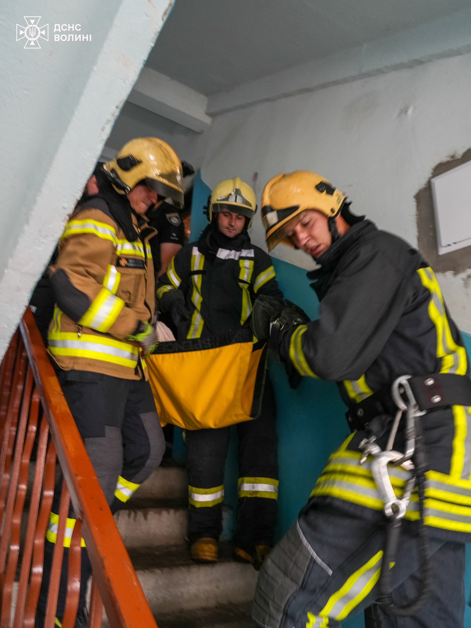 У Луцьку рятувальники врятували літню жінку із заблокованої квартири