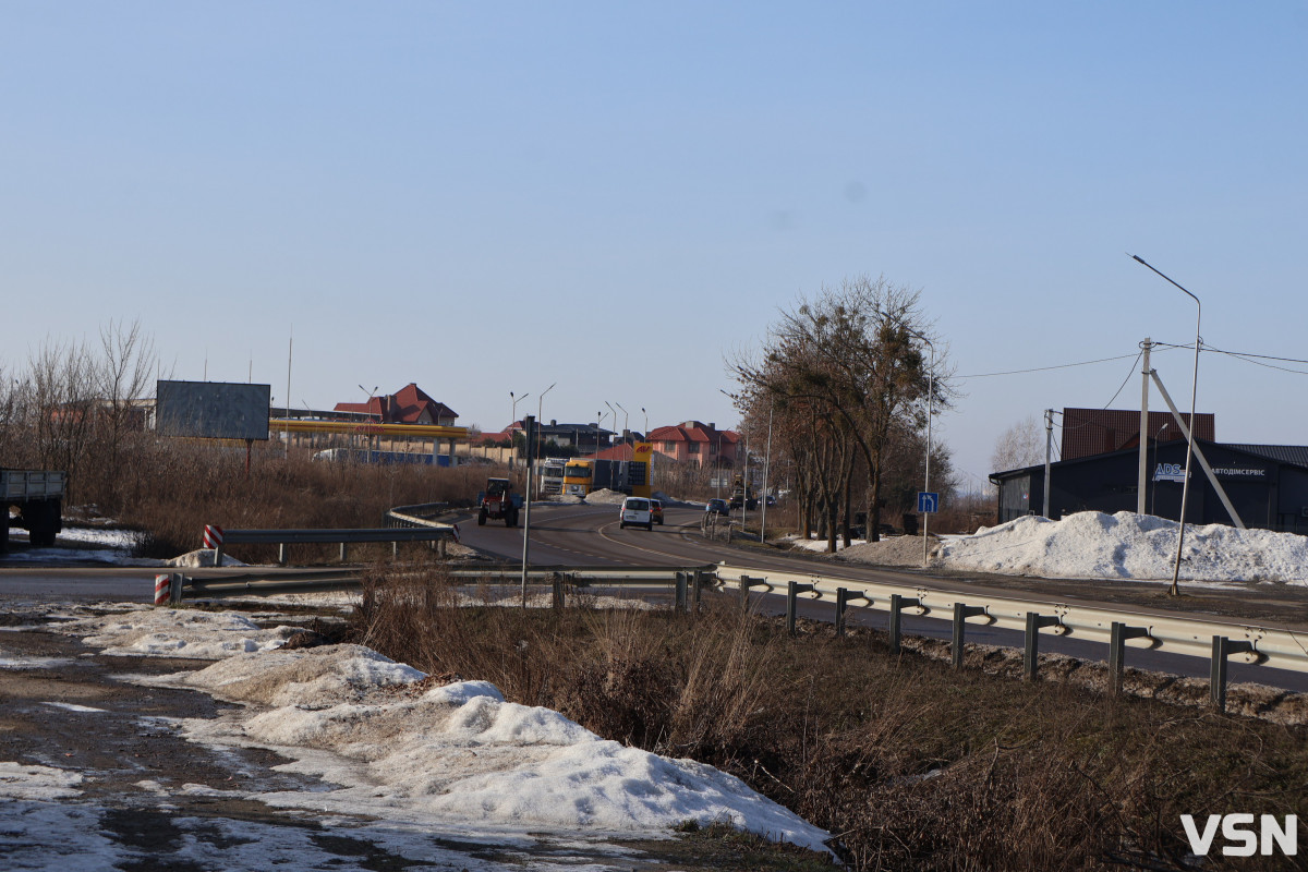 У селі під Луцьком люди щодня ризикують життям, аби перейти дорогу