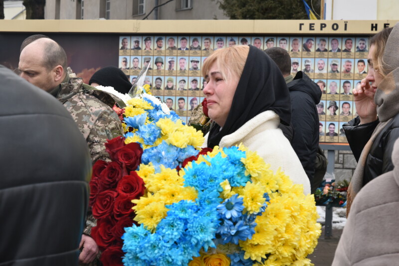 Загинув під час виконання бойового завдання: у Луцьку попрощалися із Героєм Анатолієм Петруком