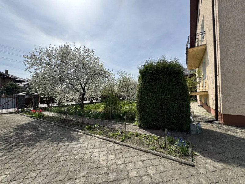 Під Луцьком продають котедж, який можна перетворити на готель або клініку