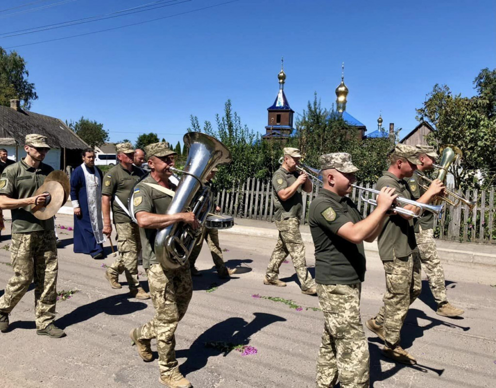 Не встиг створити власну сім’ю: на Волині попрощались з 20-річним Героєм Андрієм Рабенком