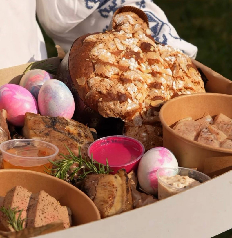 Паска, м'ясо та «бабусині» яйця: що освячують лучани на Великдень