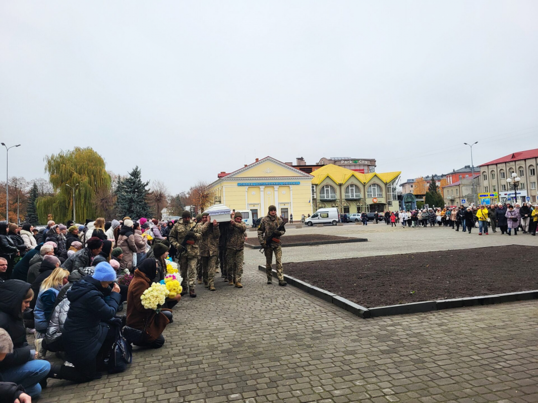 Поховали в переддень дня народження: на Волині попрощалися із Героїнею Мариною Ізотовою