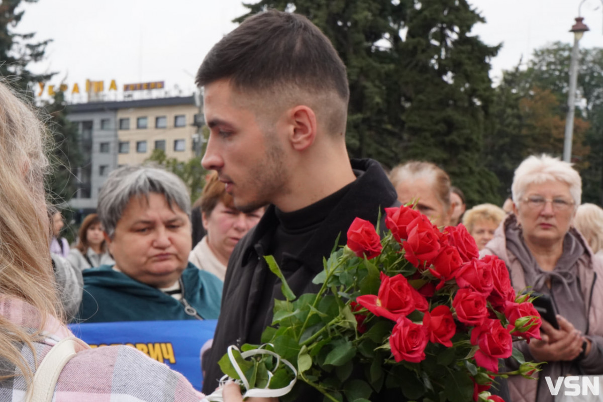 «Я зараз тут, і це моя реальність»: у Луцьку зустріли захисника Павла Літвіна після 50 місяців полону