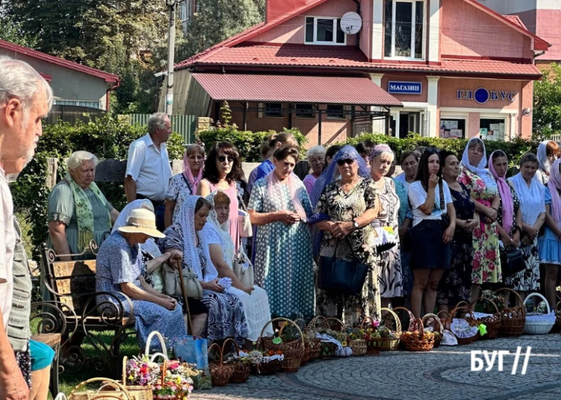 З кошиками до храму: як на Волині відзначають Яблучний Спас