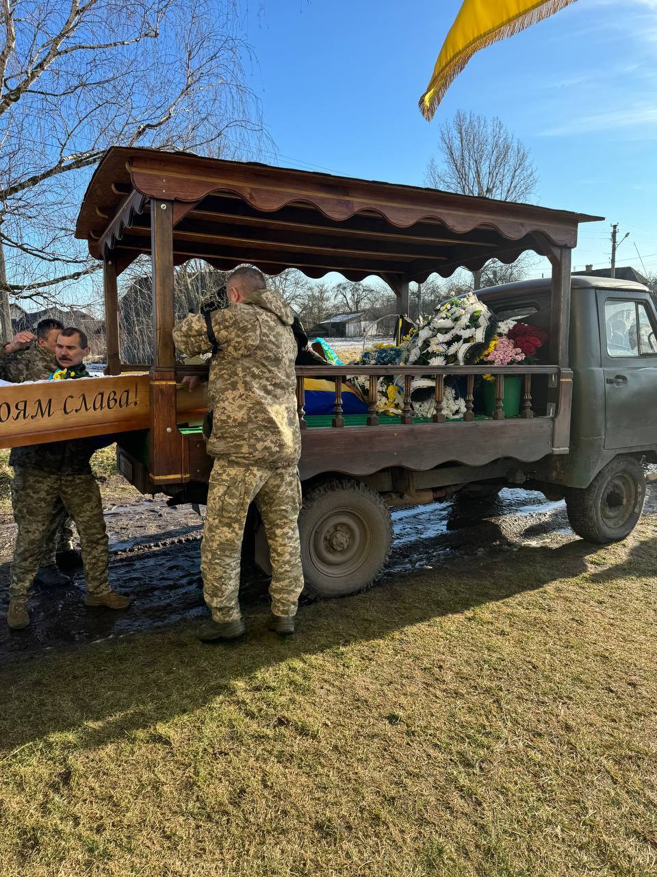 11-місячна донька і 2-річний син ніколи більше не побачать тата: на Волині попрощались з Героєм Андрієм Симчуком