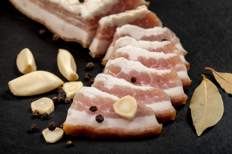 Простий рецепт, перевірений роками: як засолити сало, щоб було смачним