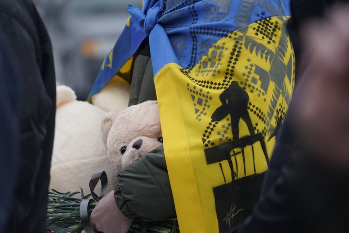 На Харківщині попрощалися з Григорієм Шикулою і його трьома дітьми