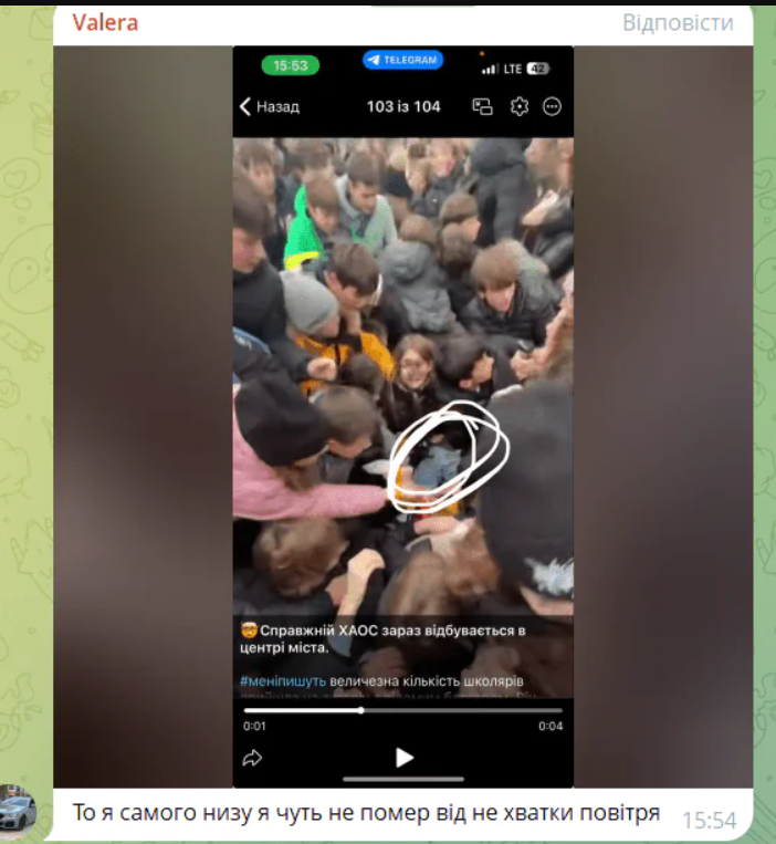 Синці та порваний одяг: у Тернополі під час роздачі безплатних бургерів підлітки мало не затоптали одне одного. Відео