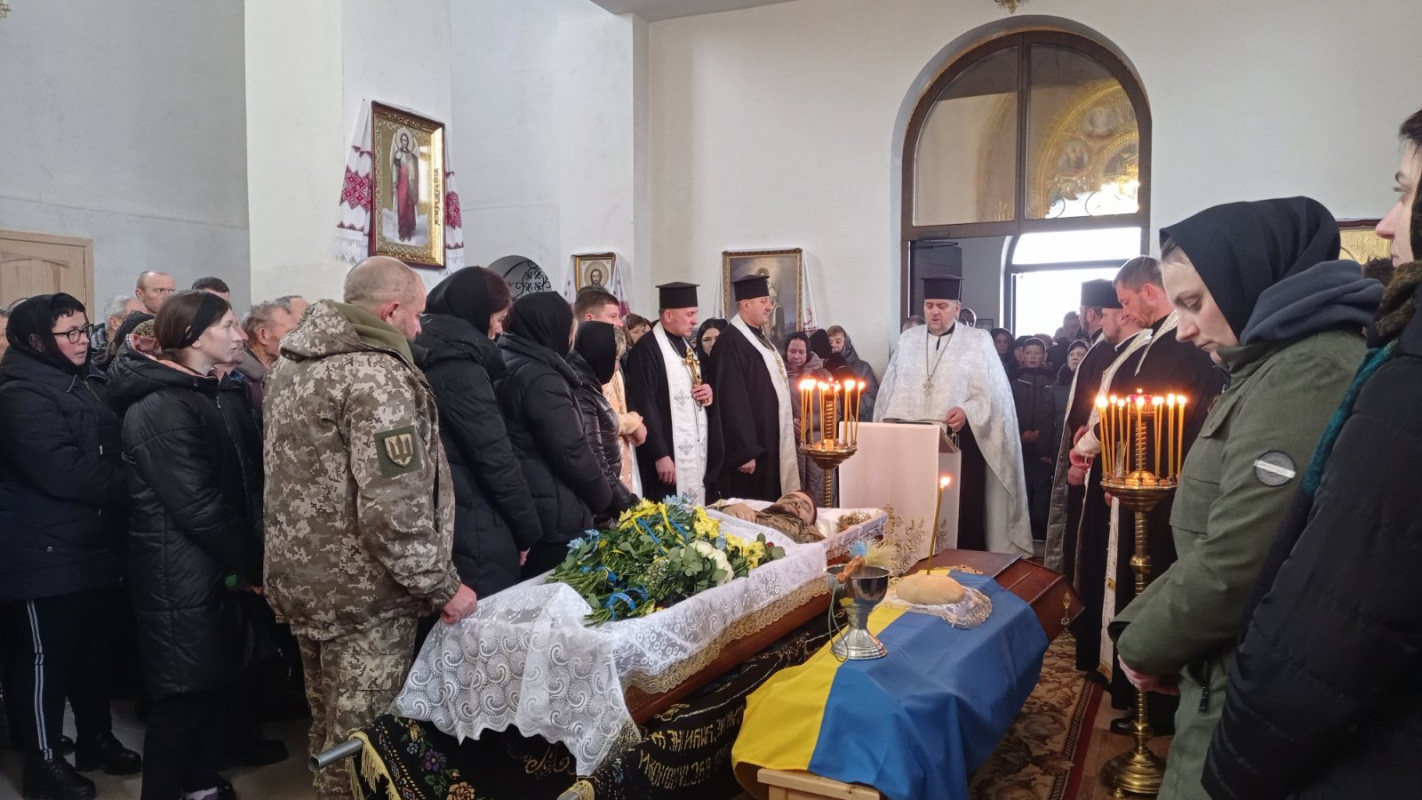 «Нещодавно був у відпустці, вітали з одруженням»: на Волині поховали 29-річного Героя Андрія Мельничука. Фото