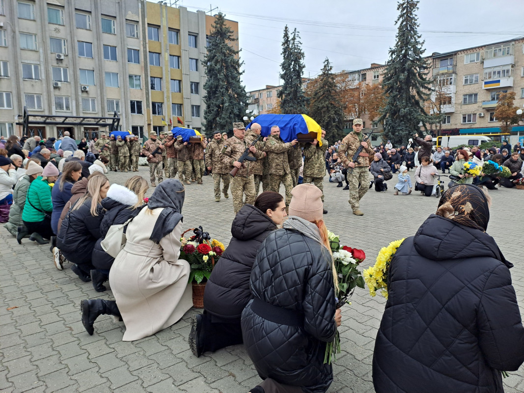 Ковель у жалобі: місто попрощалося з трьома Героями