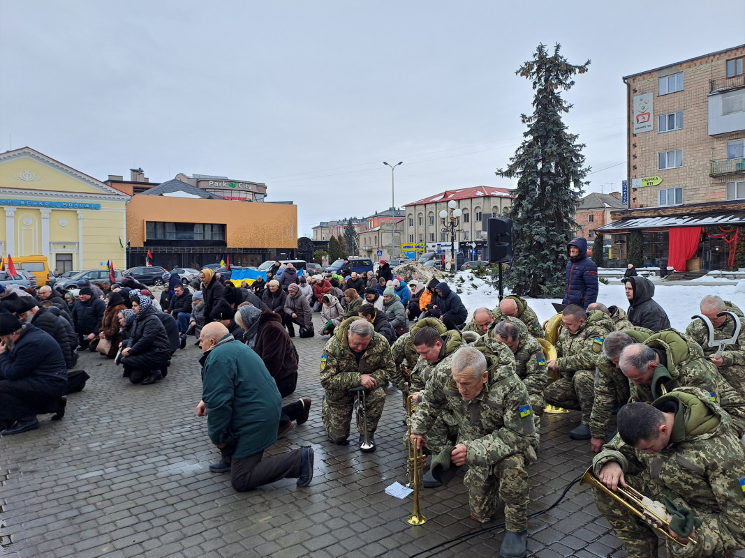 Майже 20 місяців надії та очікувань: у Ковелі попрощалися з Героєм Ярославом Лукашуком