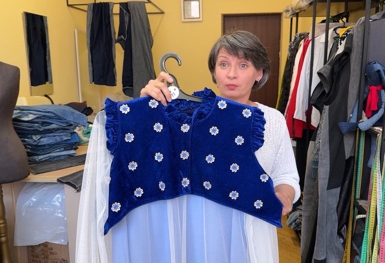 Кравчиня з Луцька створює сценічні костюми для акторів і співаків