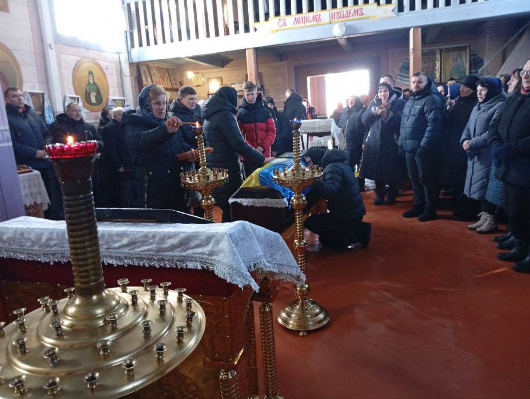 320 днів вважався зниклим безвісти: на Волині в останню путь провели Героя Ігоря Бурка