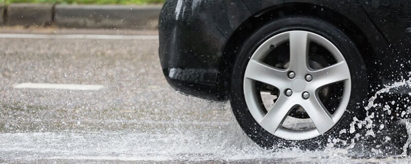 Весняні дороги: як водіям адаптувати стиль керування