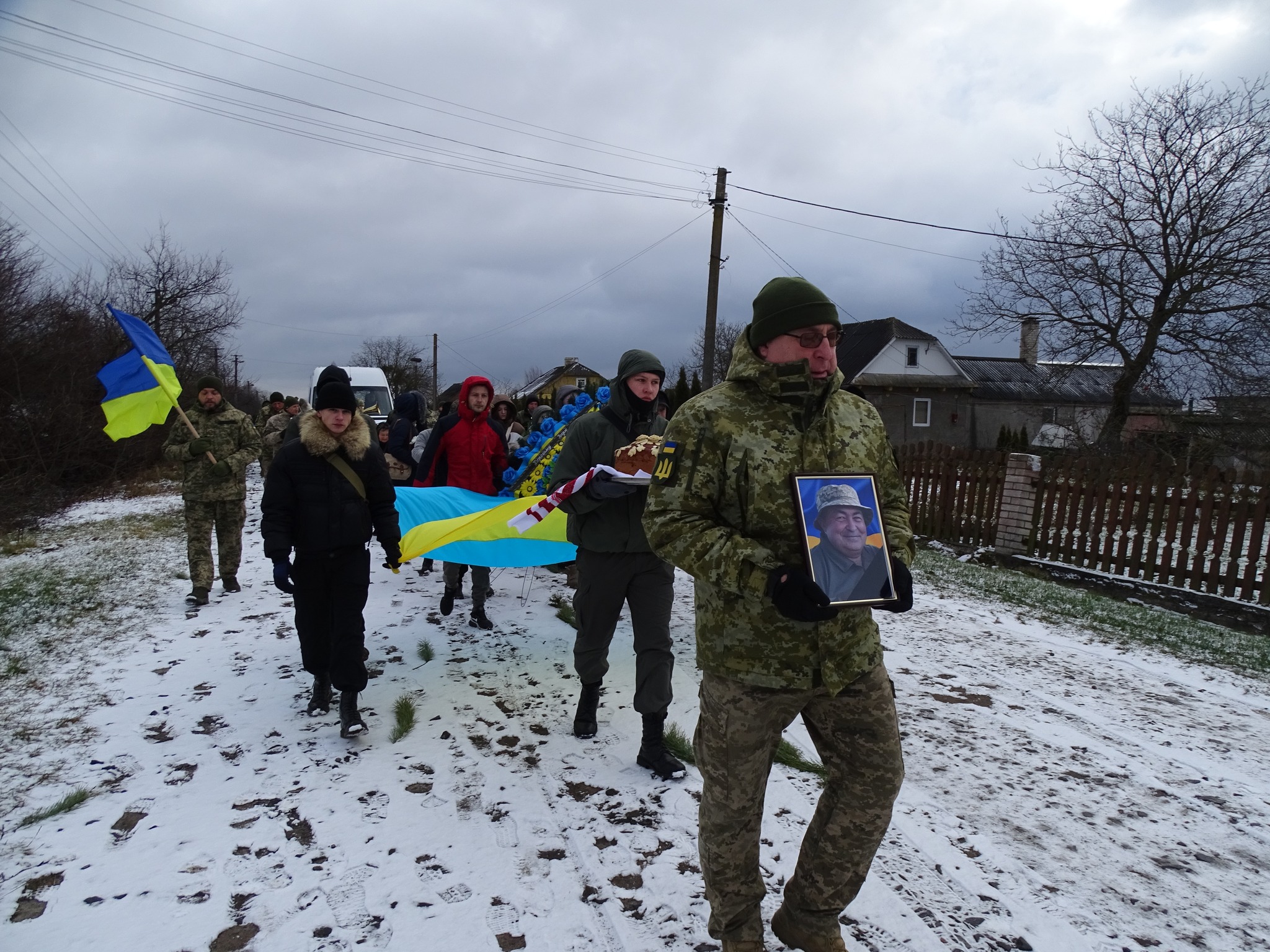 Боронив рідну землю упродовж двадцяти місяців: на Волині в останню земну дорогу провели Ігоря Корицького