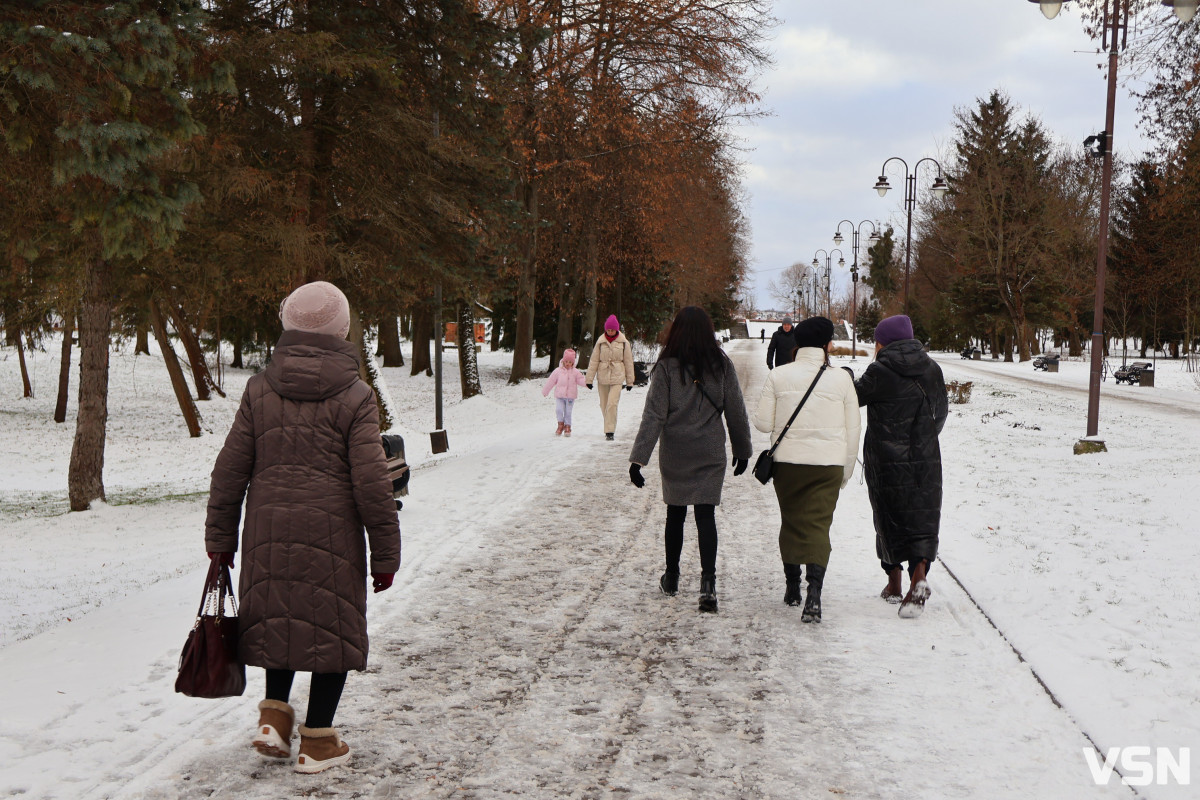 Як виглядає центральний парк у Луцьку у перші дні 2026 року. Фоторепортаж