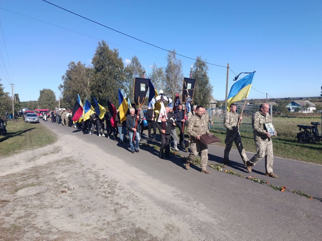 Овдовіла дружина, син та донечка так рано втратили батька: на Волині провели в останню земну дорогу Героя Сергія Водька
