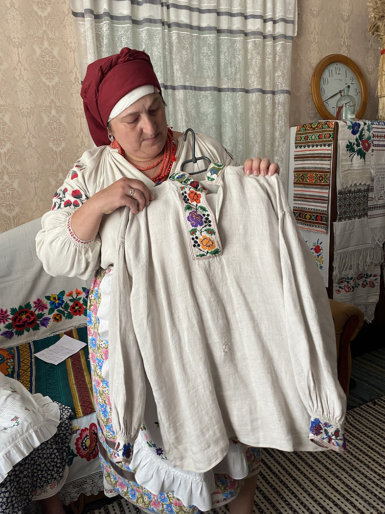 Волинянка перетворила власну хату на музей: тут оживають старовинні вишиванки й пісні предків