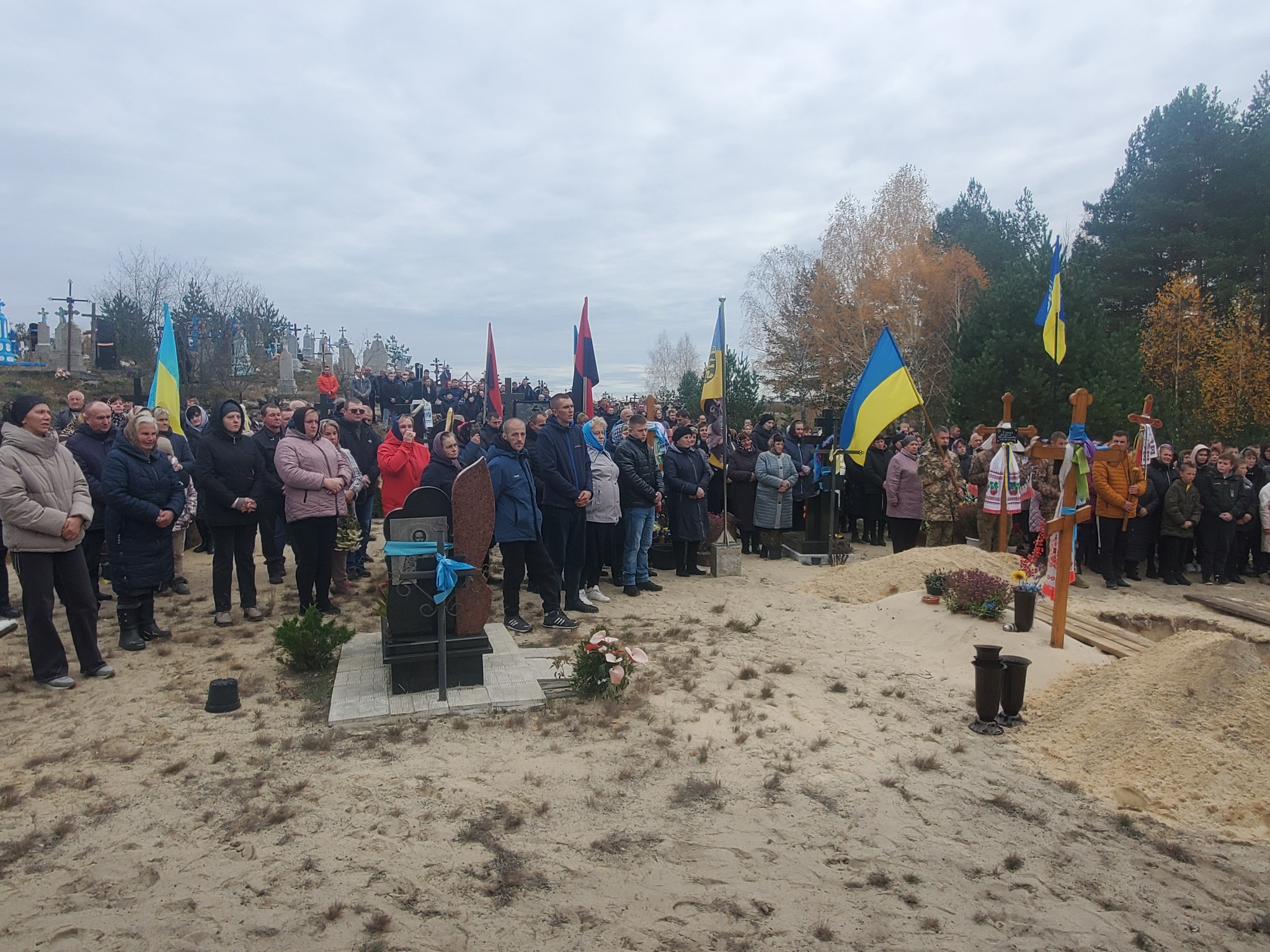 Без батька залишились дві доньки: на Волині попрощалися з Героєм Андрієм Хомичем