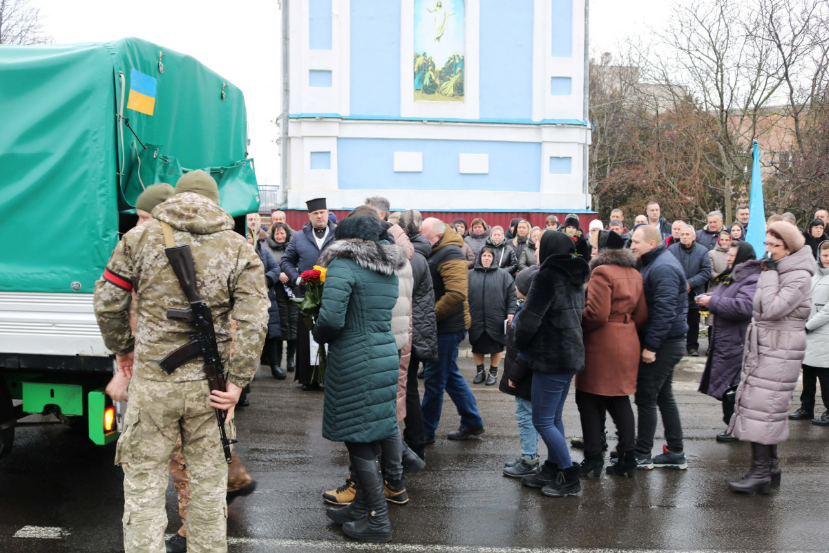 Пів року вважали зниклим безвісти: на Волині всім селом прощалися з 31-річним Героєм Іваном Майструком. Фото