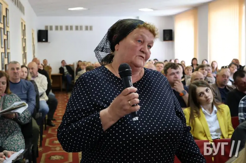 «Дорога до могили сина — як поле бою»: мама загиблого Героя з Волині вимагає ремонту