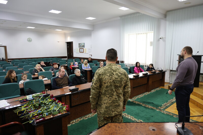 У Луцьку рідним загиблих Героїв вручили їхні посмертні нагороди. Фото