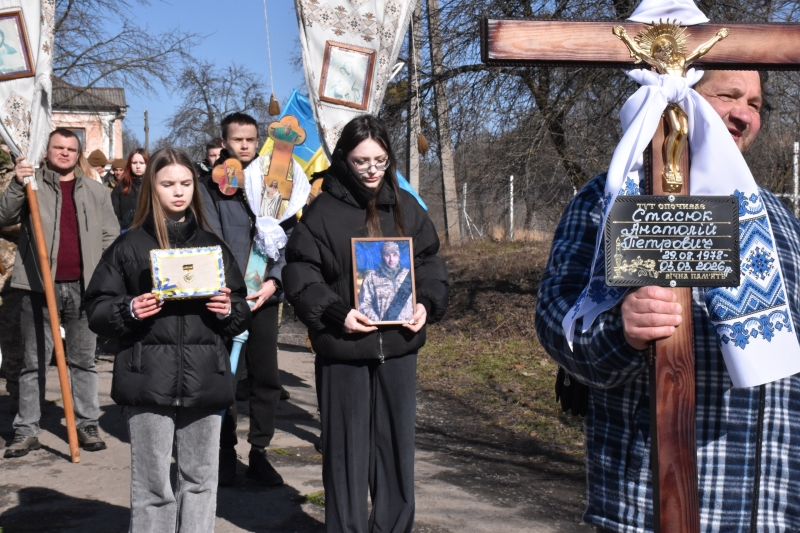 Дорогою додому зупинилося серце: на Волині попрощалися із військовим Анатолієм Стасюком