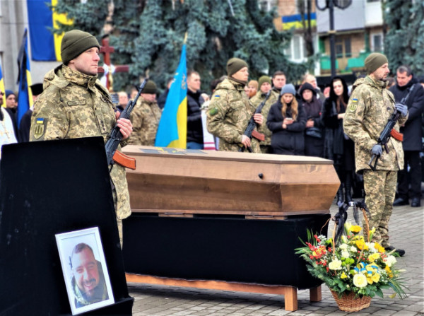 Прощавай, Фотографе: на Волині попрощалися із Героєм Максимом Бурдою