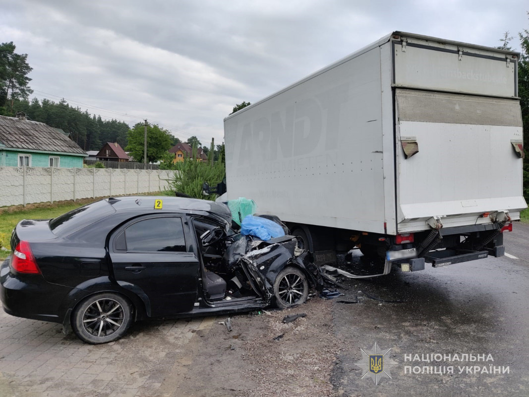 Смертельна аварія на Волині: загинула жінка, а ще четверо людей, серед яких дитина, - у лікарні