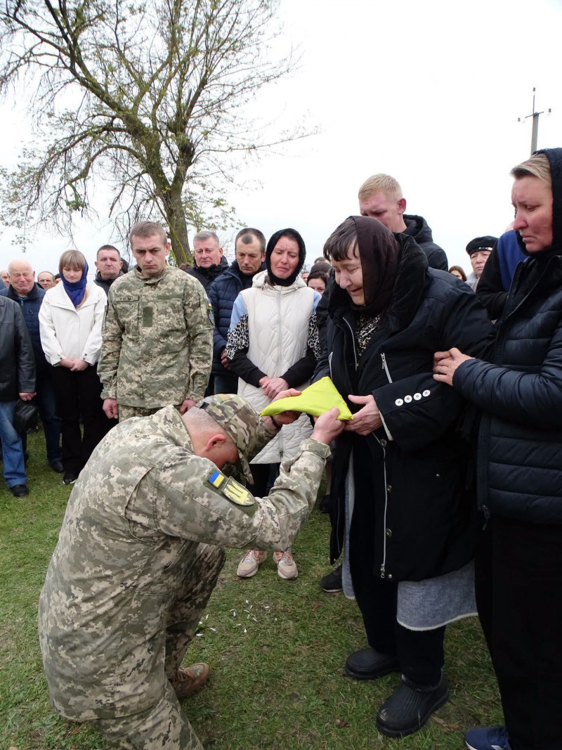 Загинув у ДТП під час відпустки: на Волині попрощалися з військовим Петром Костровським