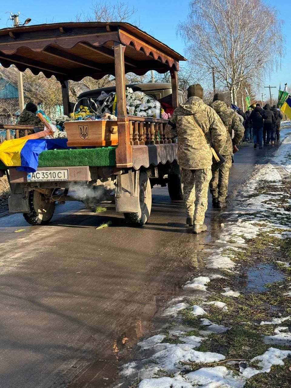 11-місячна донька і 2-річний син ніколи більше не побачать тата: на Волині попрощались з Героєм Андрієм Симчуком