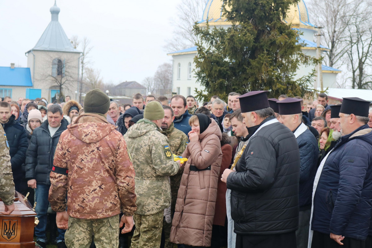 Пів року вважали зниклим безвісти: на Волині всім селом прощалися з 31-річним Героєм Іваном Майструком. Фото