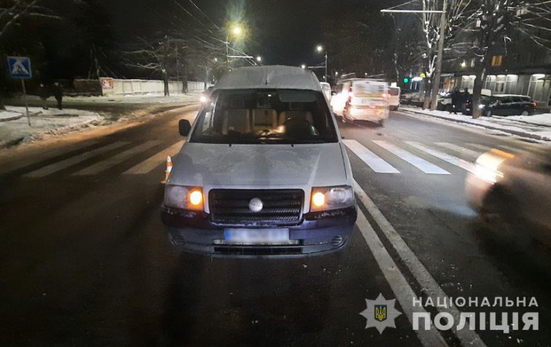 У Луцьку на пішохідному переході автівка збила чоловіка, він у лікарні