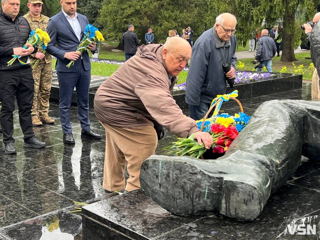«Згадуємо невинно убієнних червоною і коричневою чумою українців»: у Луцьку вшанували пам’ять загиблих у Другій світовій війні