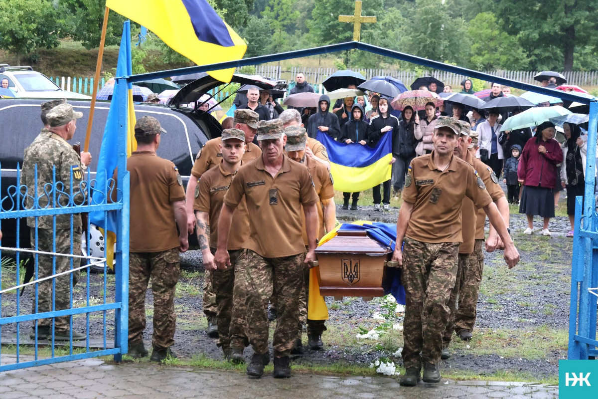 На Волині попрощалися із захисником Сергієм Клапінським, життя якого трагічно обірвала ДТП