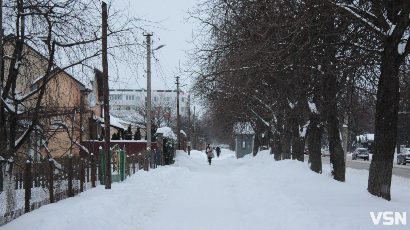 Луцьк після тижня снігопадів: фоторепортаж із засніжених вулиць міста